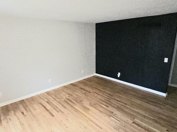 3rd image of 1802 Hamlet Dr