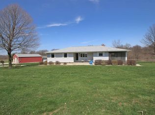 18724 Red Shale Hill Rd, Pekin, IL 61554