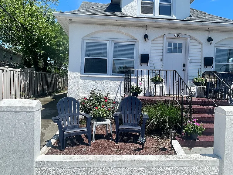 610 Laurelton Blvd #3 — Photo 27