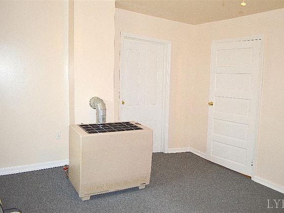 4th image of 218 Church St