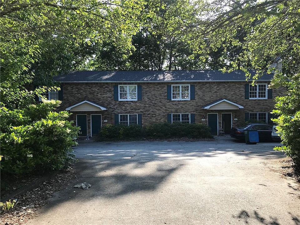 1st image of 3011 Spruce Cir