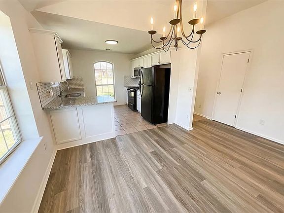 4th image of 503 Woods Dr