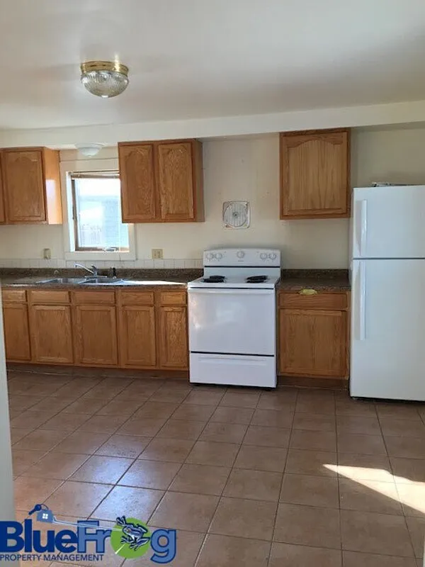 2 bed, 1.0 bath, $899 — Photo 3