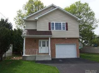 486 Dover St, Westbury, NY 11590
