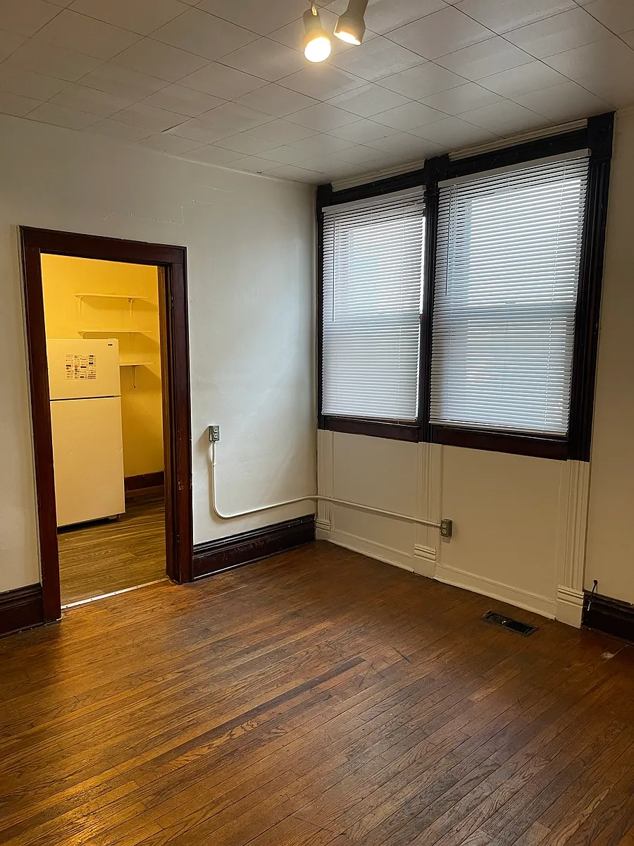 Building Photo - 816 E Market St #C