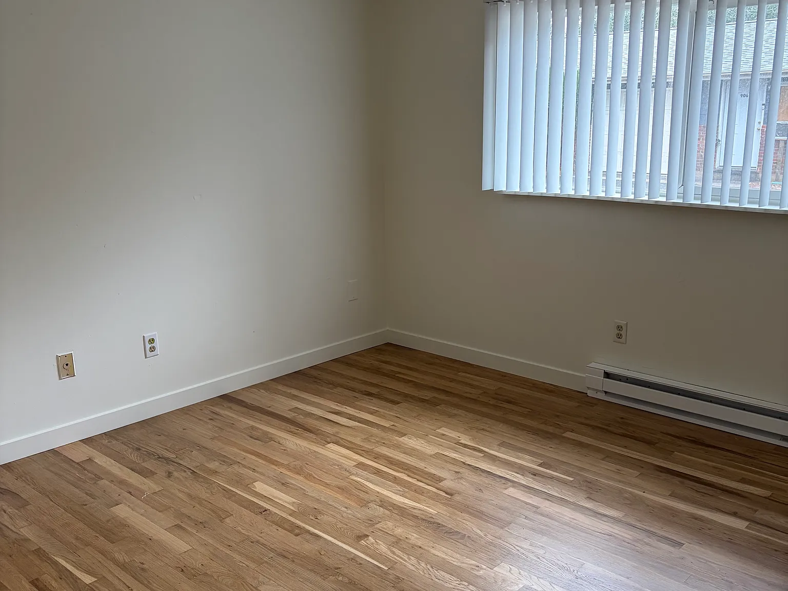 3 bed, 1000 sqft, $1,850 — Photo 3