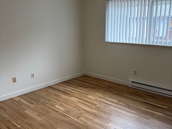 3rd image of 912 SE 187th Ave