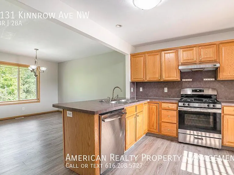 2131 Kinnrow Ave NW — Photo 3