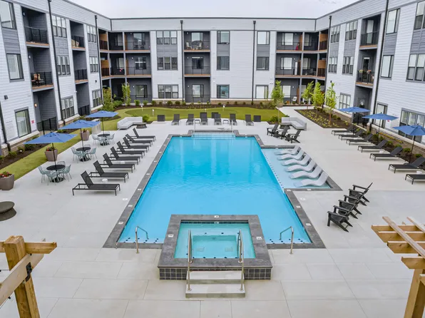 Pullman Pointe
