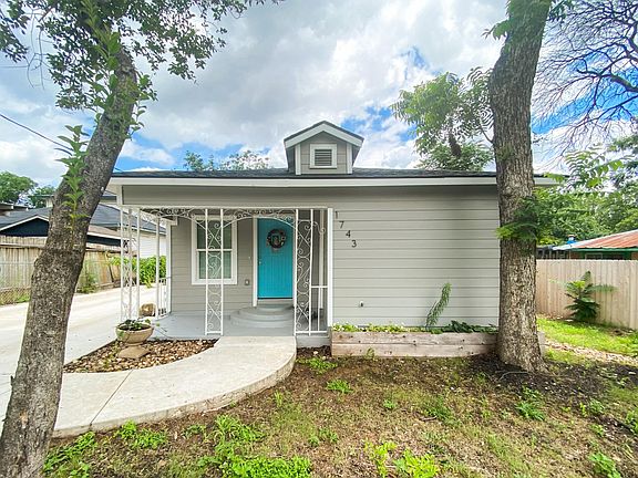 2nd image of 1743 W Ashby Pl