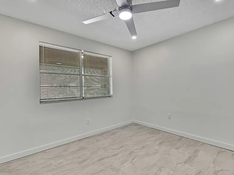 Tidewater Apartments — Photo 11