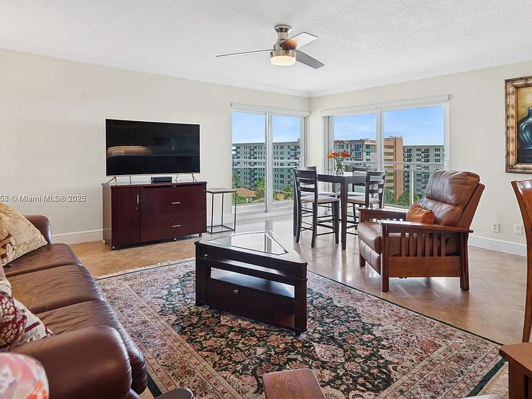 1160 Hillsboro Mile #901 — Photo 9