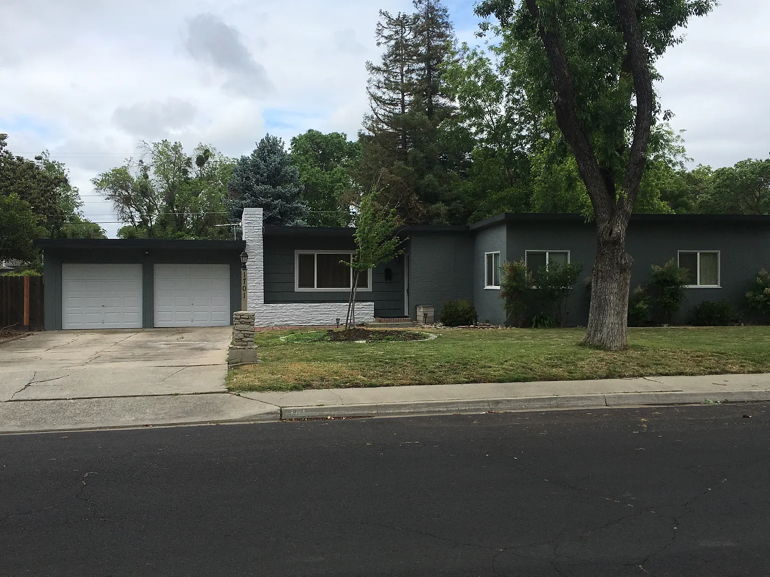 1701 Concord Ave photo 1