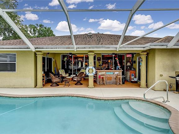 4th image of 2637 SE Grand Dr
