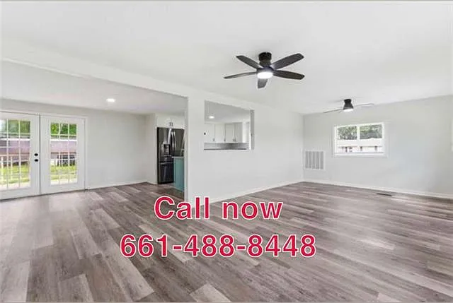 2521 Jayson St — Photo 3