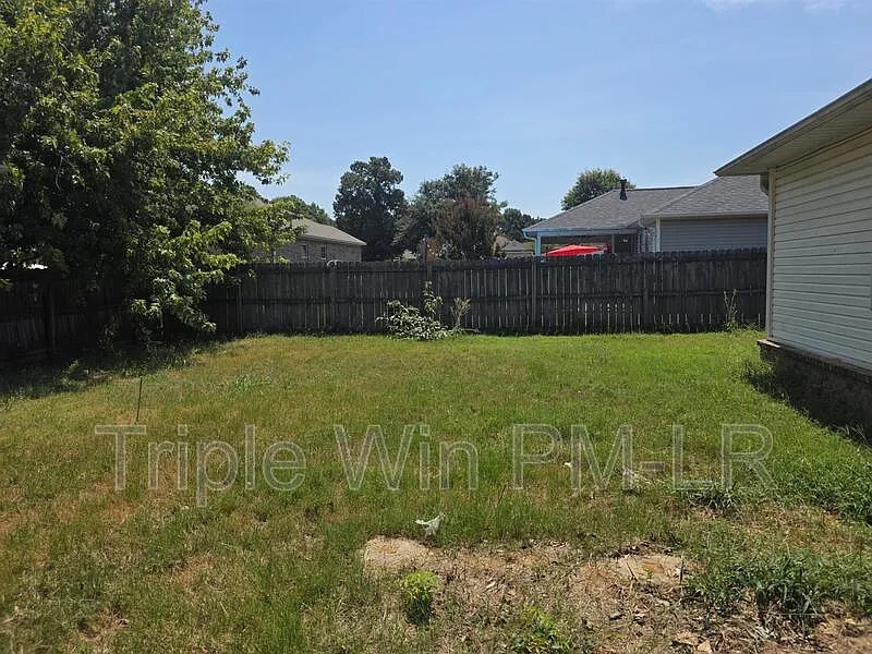 3 bed, 2.0 bath, 1698 sqft, $1,900 — Photo 4