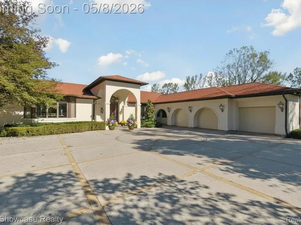 9109 N Territorial Rd, Plymouth, MI 48170
