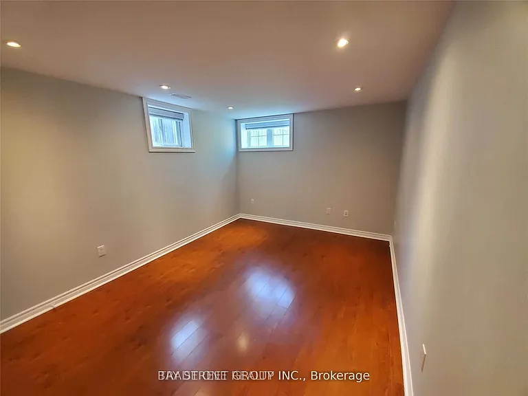 92 Sir Jacobs Cres #BASEMENT — Photo 9
