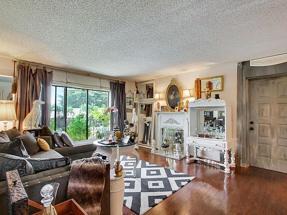 3rd image of 819 Sky Pine Way APT B2