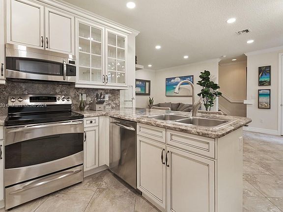 5th image of 829 S Ocean Blvd