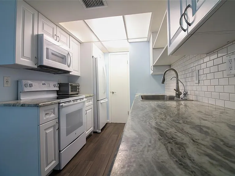 1103 Cypress Gardens Blvd #17 — Photo 13