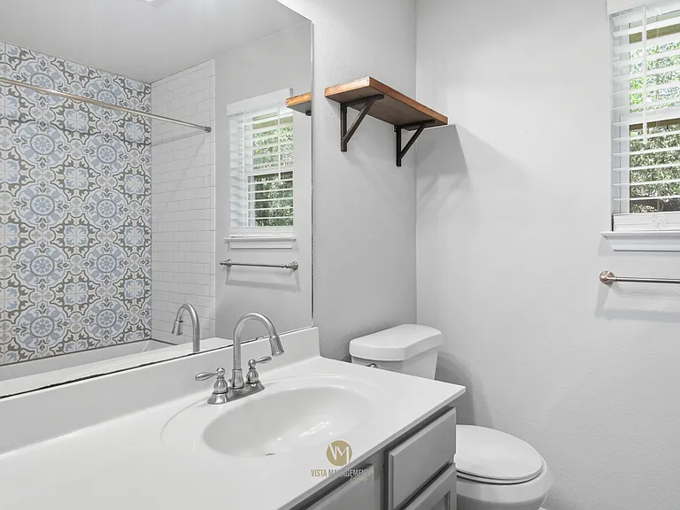 13811 Stone Hollow Dr — Photo 23