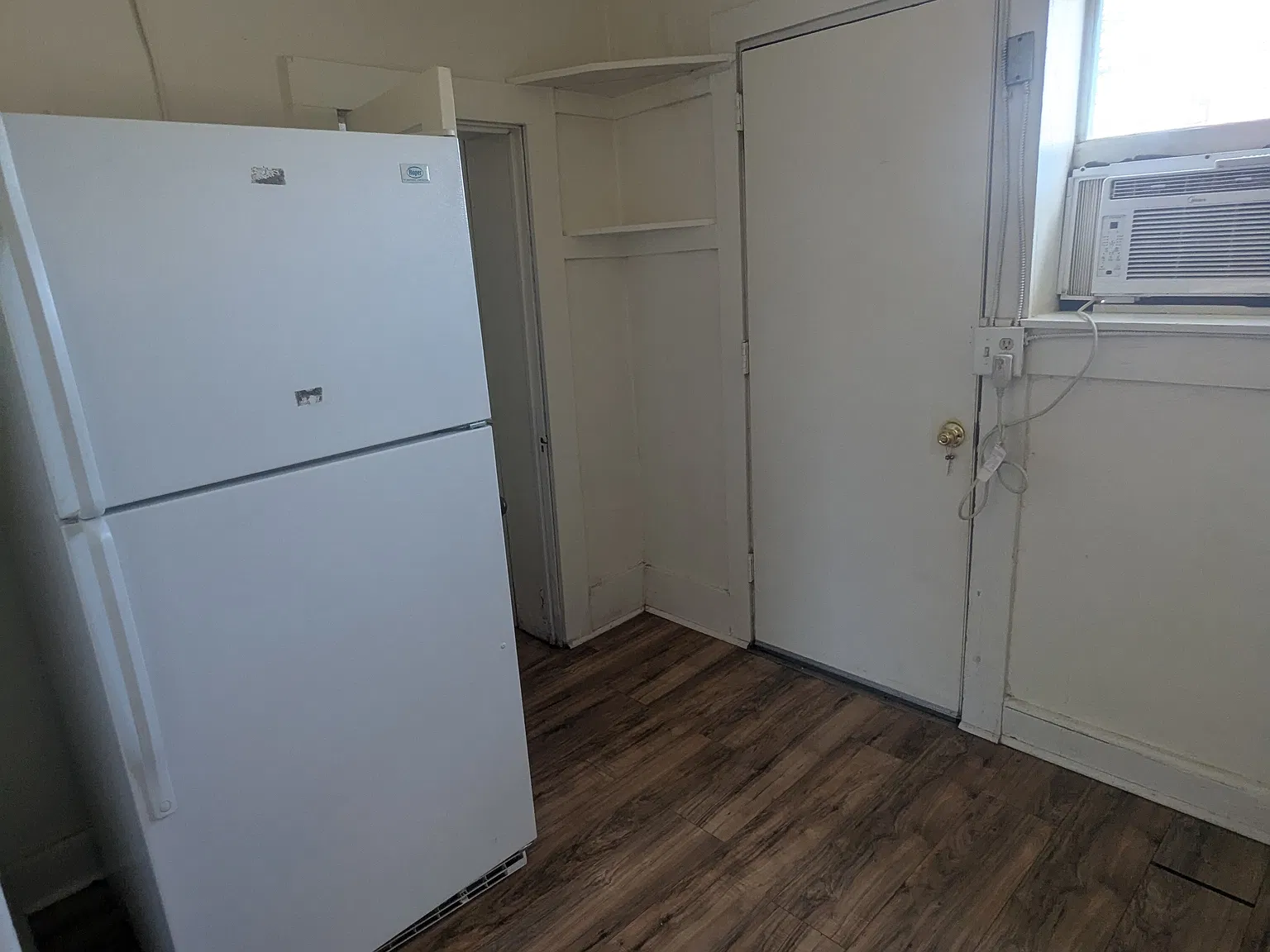 Studio, 350 sqft, $775 — Photo 4