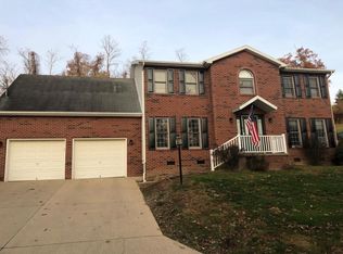 6 Red Bud Ln, Huntington, WV 25701
