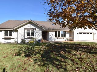 N24W22710 Meadowood Ln, Waukesha, WI 53186