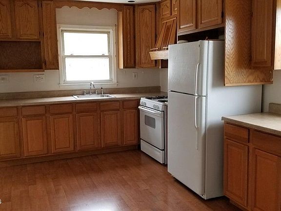 4th image of 702 Edmunds Ave
