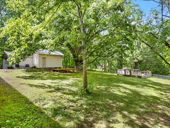 4th image of 307 Hundred Oaks Dr