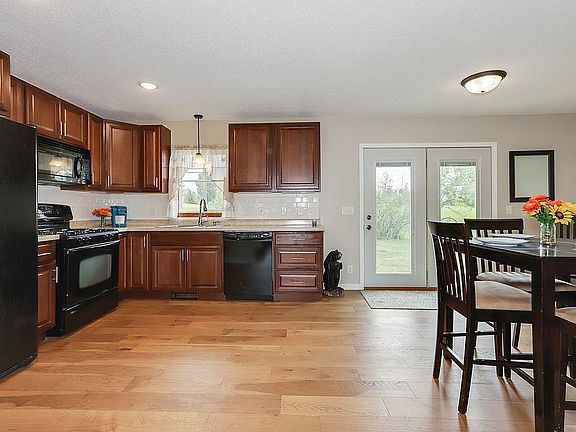 4th image of 2324 Orchard Ln