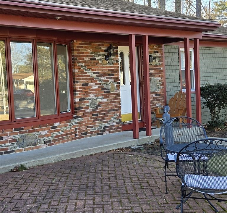 2nd image of 10 Hawes Dr