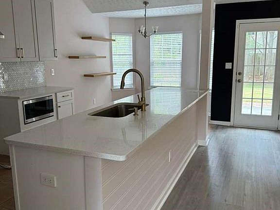 2nd image of 907 Keldron Ct