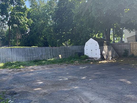 4th image of 418 East St #2