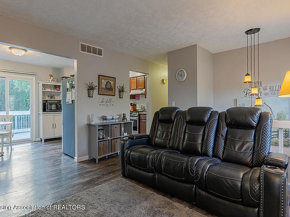 4th image of 2408 Artisan Dr