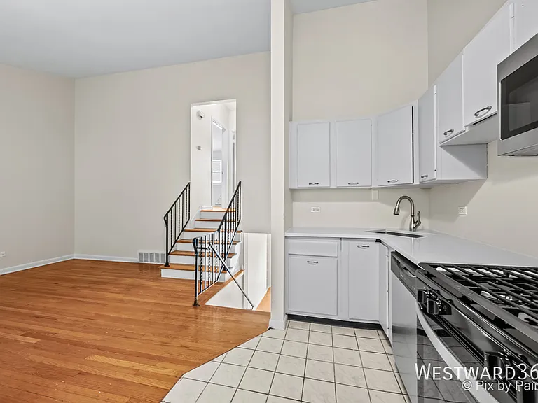 325 E Lake St — Photo 8