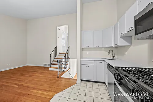 325 E Lake St Photo 1