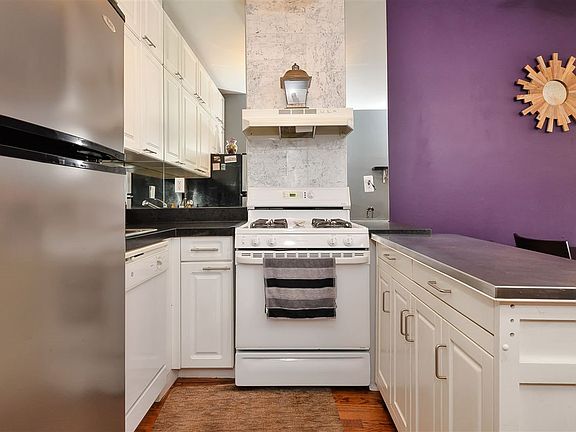 5th image of 407 2nd St #302