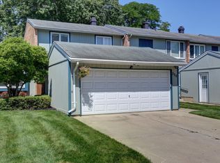 330 Elmwood Ln, Bloomingdale, IL 60108