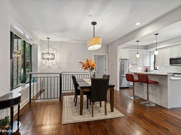 5th image of 814 W Aldine Ave #1NR