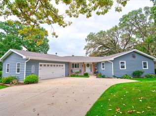 1776 Oakview Dr, Stoughton, WI 53589
