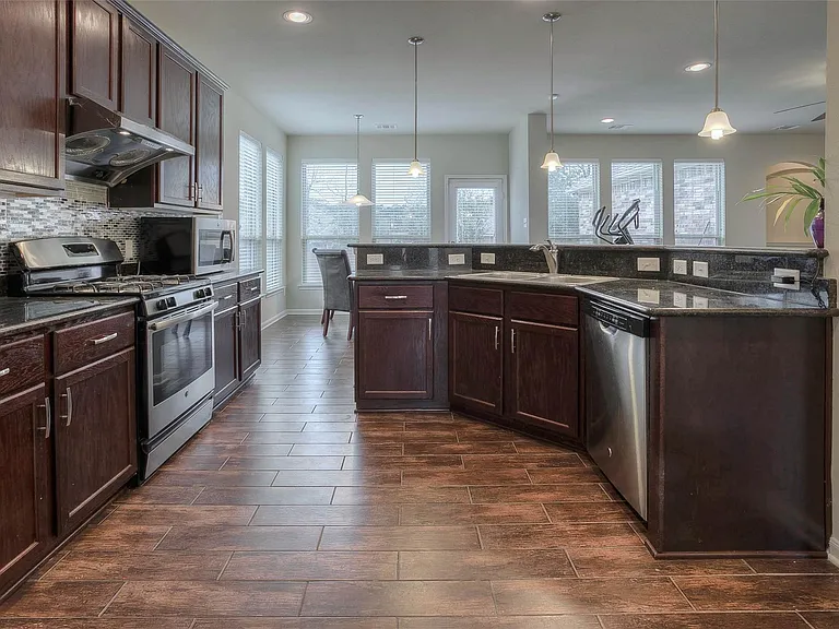 3720 Daisy Ln — Photo 6