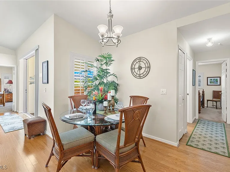 2305 SW 19th Pl — Photo 5