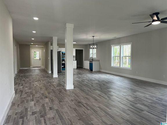 5th image of 820 South St E