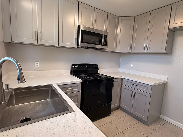 541 Pacific Ave — Photo 9