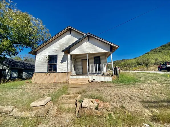 915 NE 1st St, Mineral Wells, TX 76067