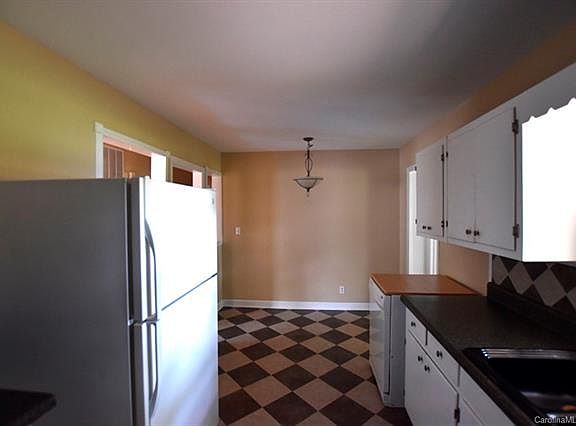 5th image of 2134 Marett Blvd
