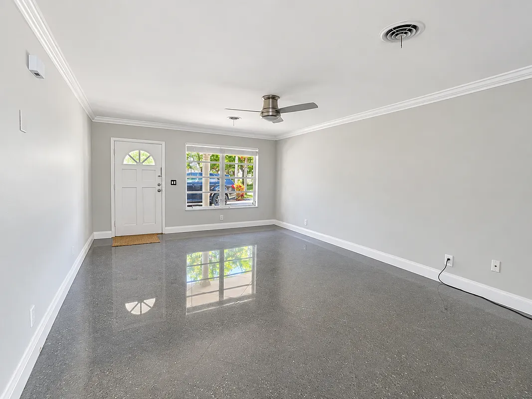 2 bed, 2.0 bath, 1350 sqft, $3,000 — Photo 2