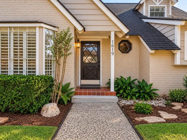 1619 Crystal Hills Dr, Houston, TX 77077